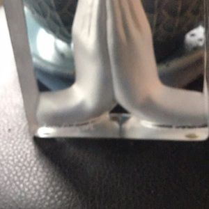 DAUM FRANCE ROY ADZAK CRYSTAL PRAYING HANDS TITLED PEACE 3-1/2" x3-3/4" with box
